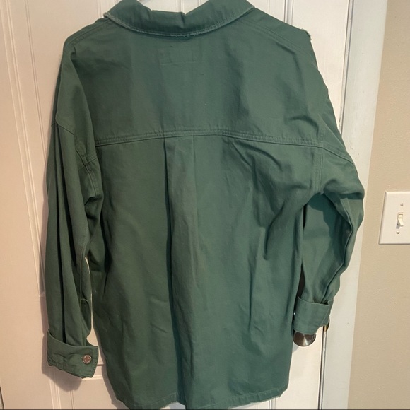 NWT. Green Distressed Shacket. Size Small. - Picture 7 of 12